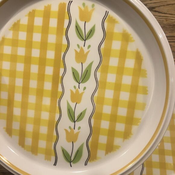 TWO 2 Mikasa COUNTRY GINGHAM 10.75” Dinner Plates Yellow and White Checker MAIZE - Picture 2 of 6